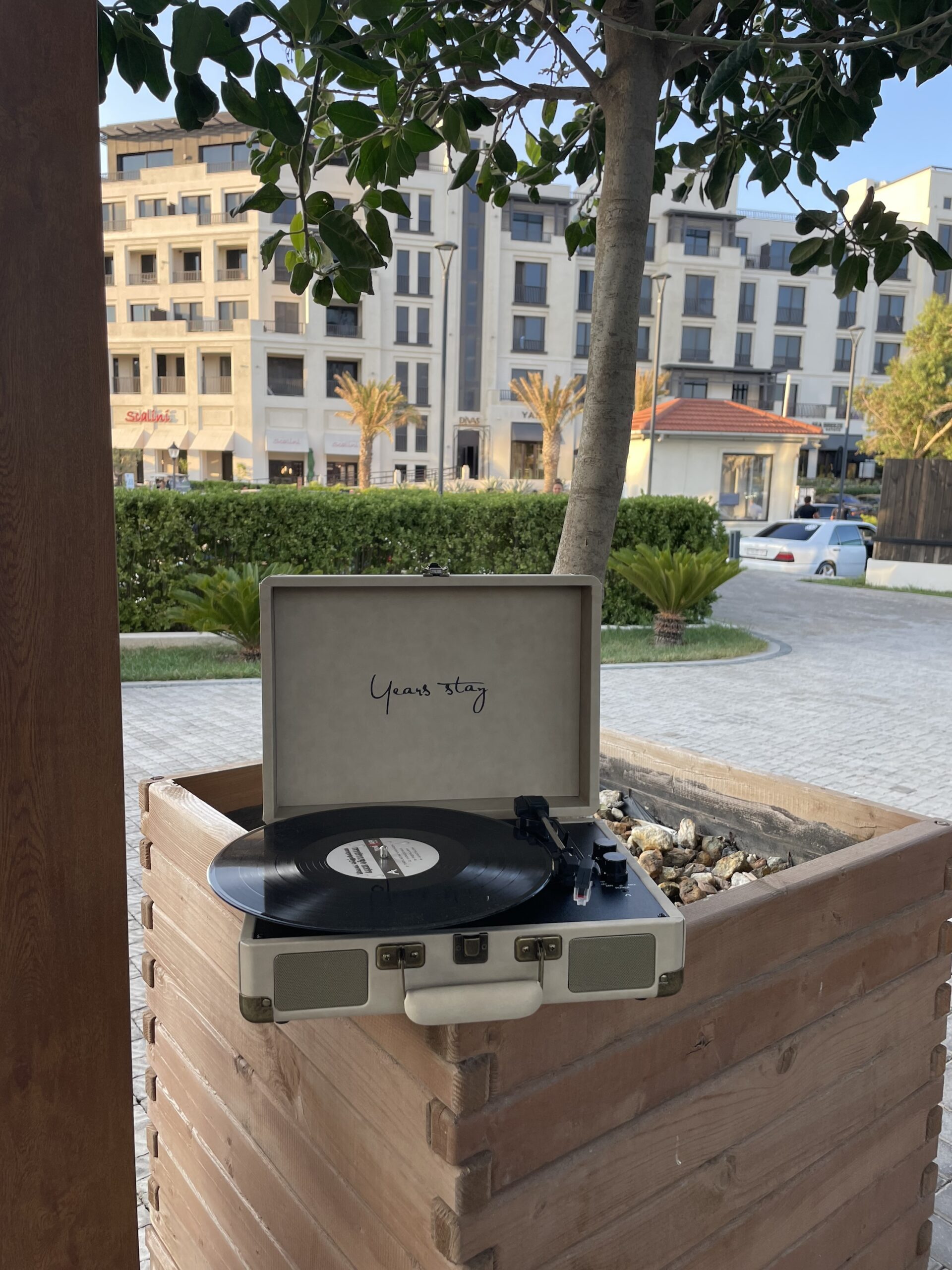 Gramofon-val oxuducu | retro pikap | Nostolji musiqi çirkli bəyaz